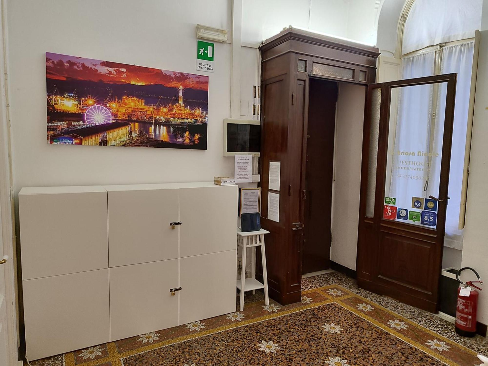 Guesthouse La Briosa Nicole Genoa Bagian luar foto