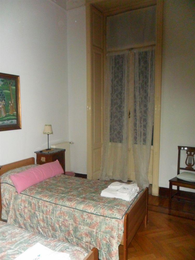 Guesthouse La Briosa Nicole Genoa Bagian luar foto