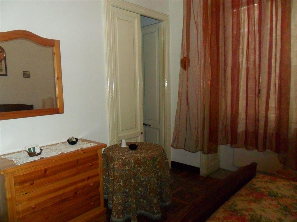 Guesthouse La Briosa Nicole Genoa Bagian luar foto